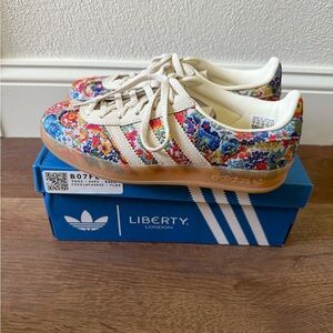 adidas Gazelle Indoor
Liberty London Floral Embroidery (Women's)
